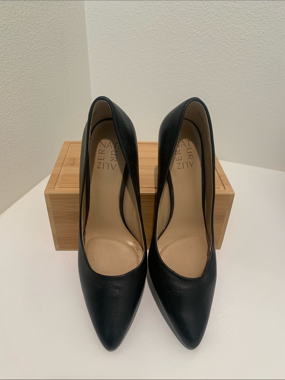 Naturalizer Black Pointed-Toe Natalie Leather Pumps - Size 8